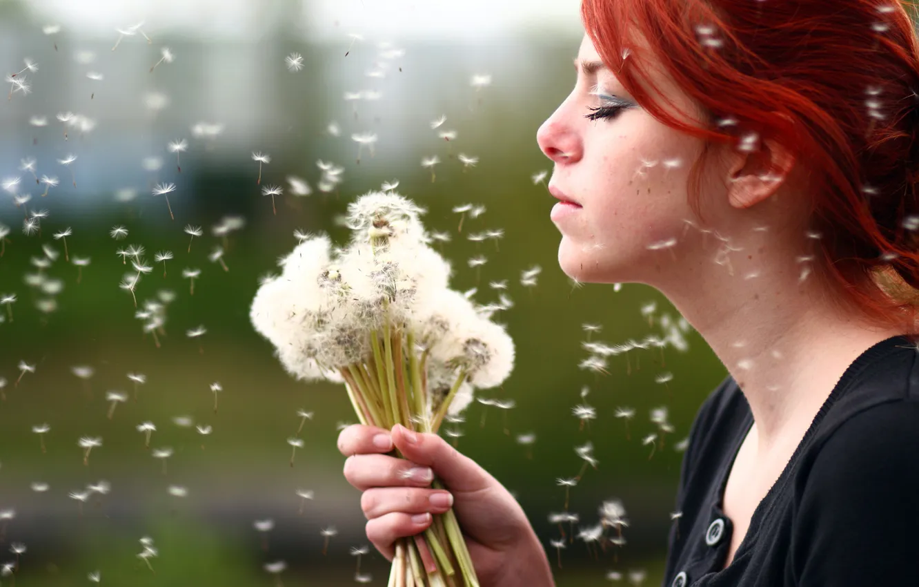 Фото обои red, woman, beautiful, eyes closed, seeds