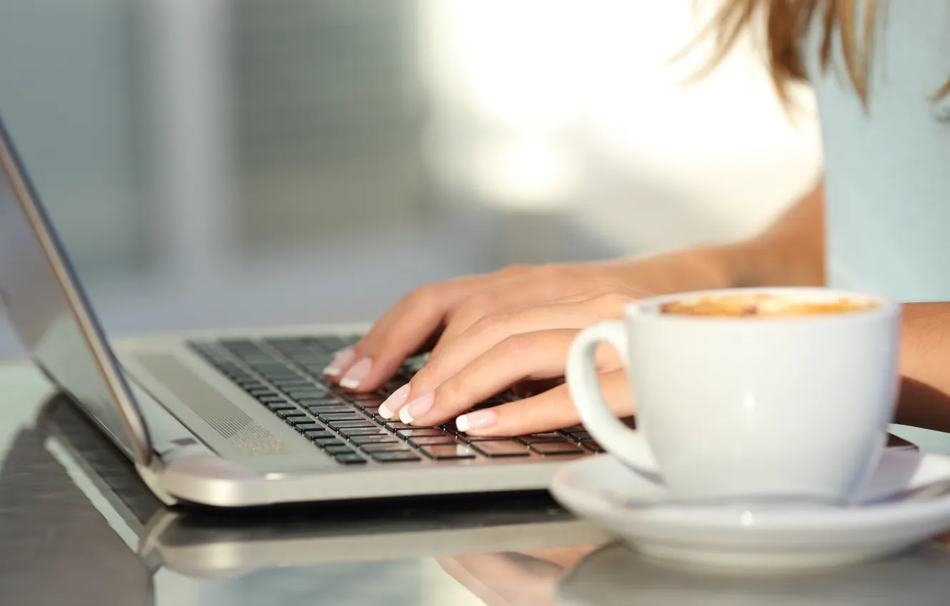 Фото обои девушка, кофе, руки, ноутбук, computer with coffee