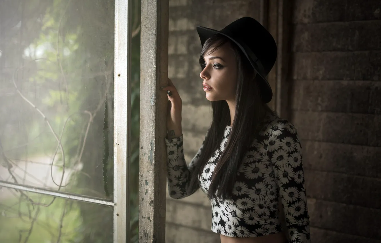 Фото обои girl, long hair, hat, photo, photographer, blue eyes, model, tattoo