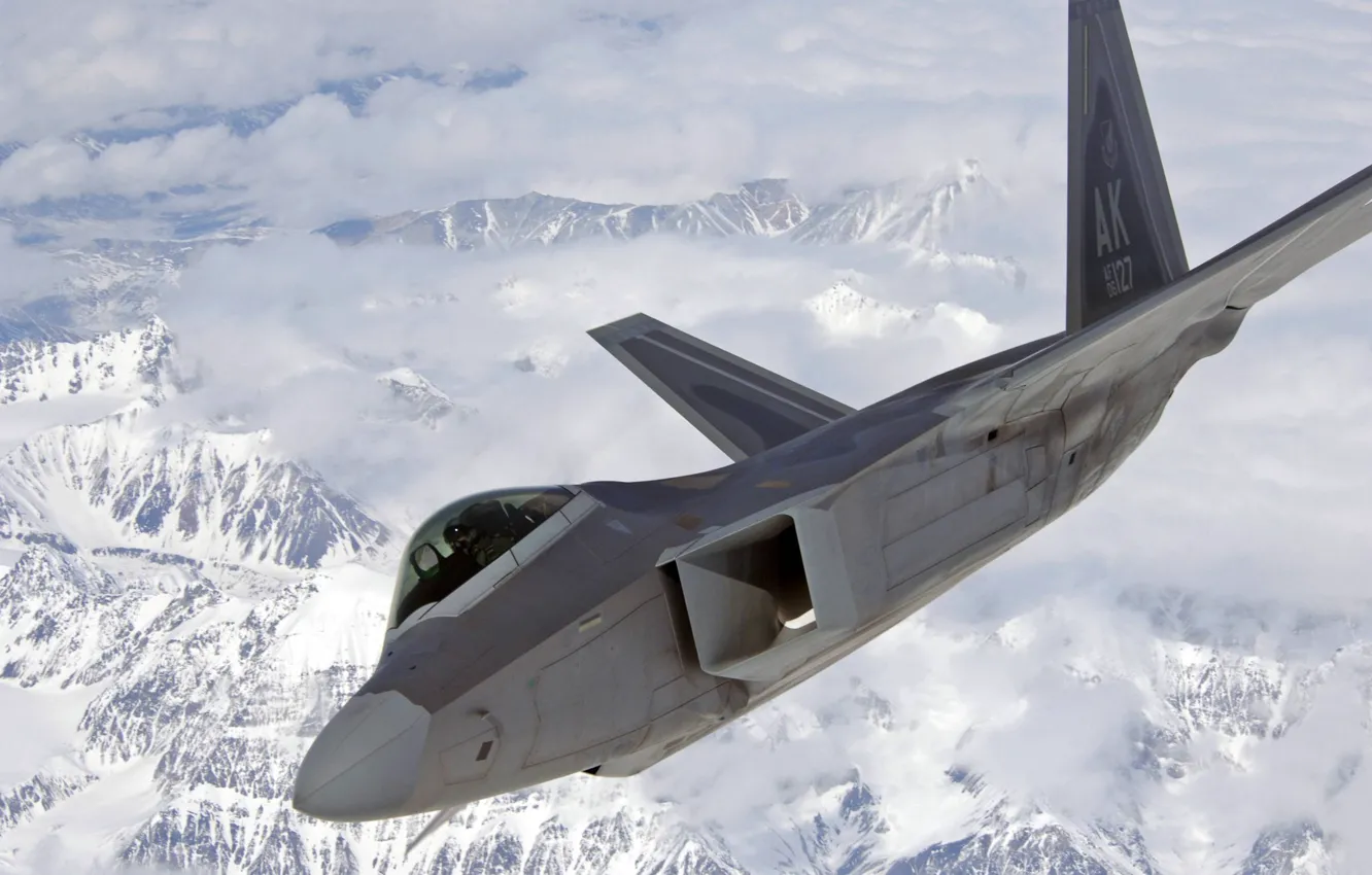 Фото обои полет, истребитель, поколения, пятого, малозаметный, многоцелевой, F-22 Raptor, над аляской