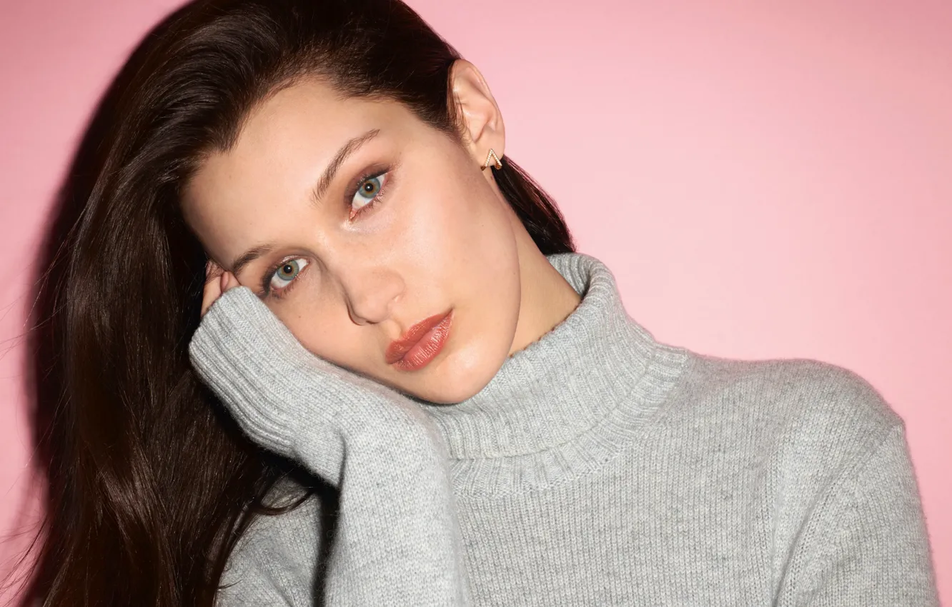 Фото обои взгляд, девушка, свитер, Bella Hadid