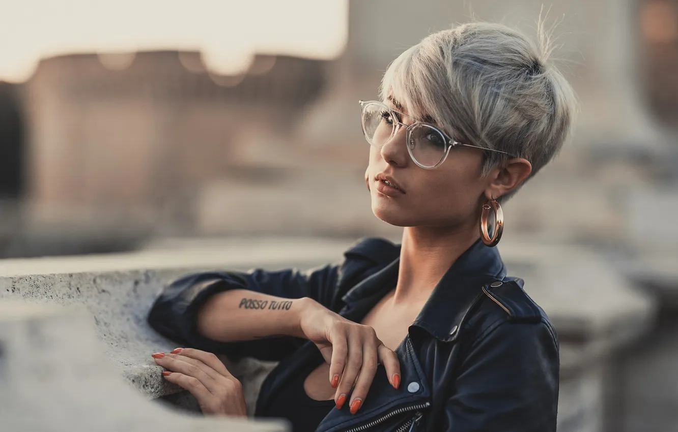 Фото обои girl, model, tattoo, glasses, cute, jacket, Giorgia Soleri, short haircut