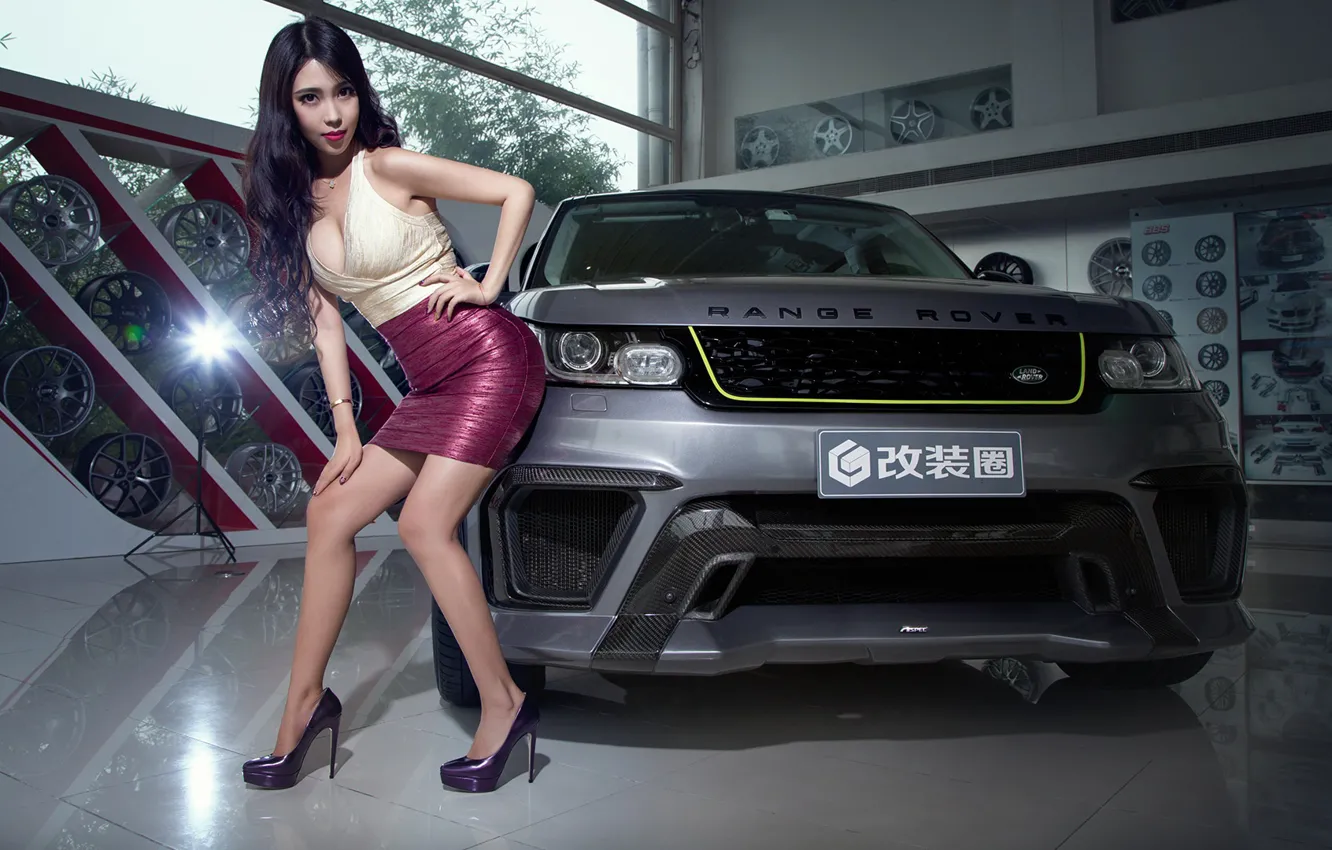 Фото обои авто, взгляд, Девушки, Range Rover, азиатка, красивая девушка, позирует над машиной