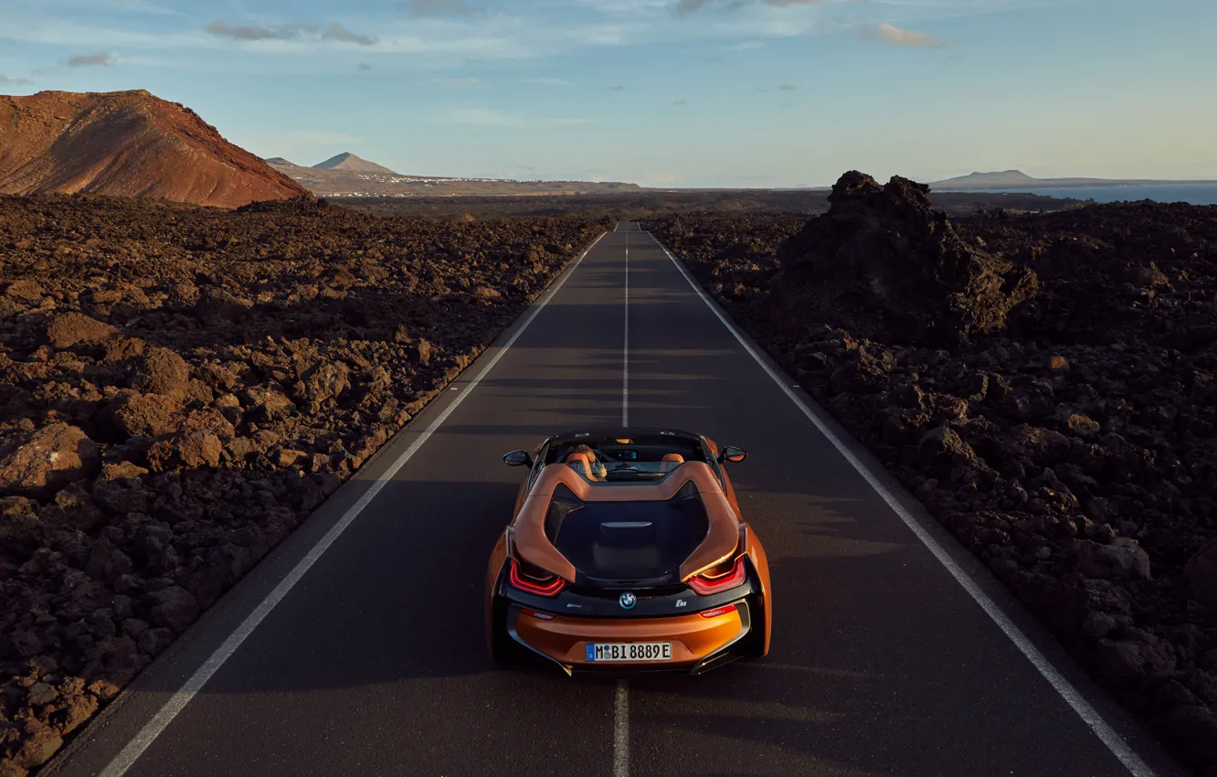 Фото обои Roadster, вид сзади, 2018, BMW i8