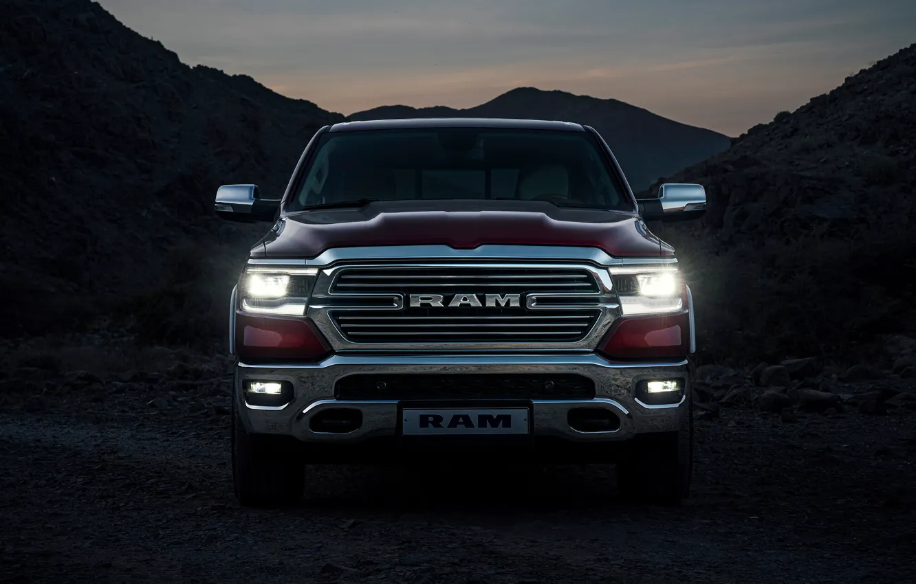 Фото обои джип, внедорожник, 1500, ram, laramie, chrome, crew, outlander