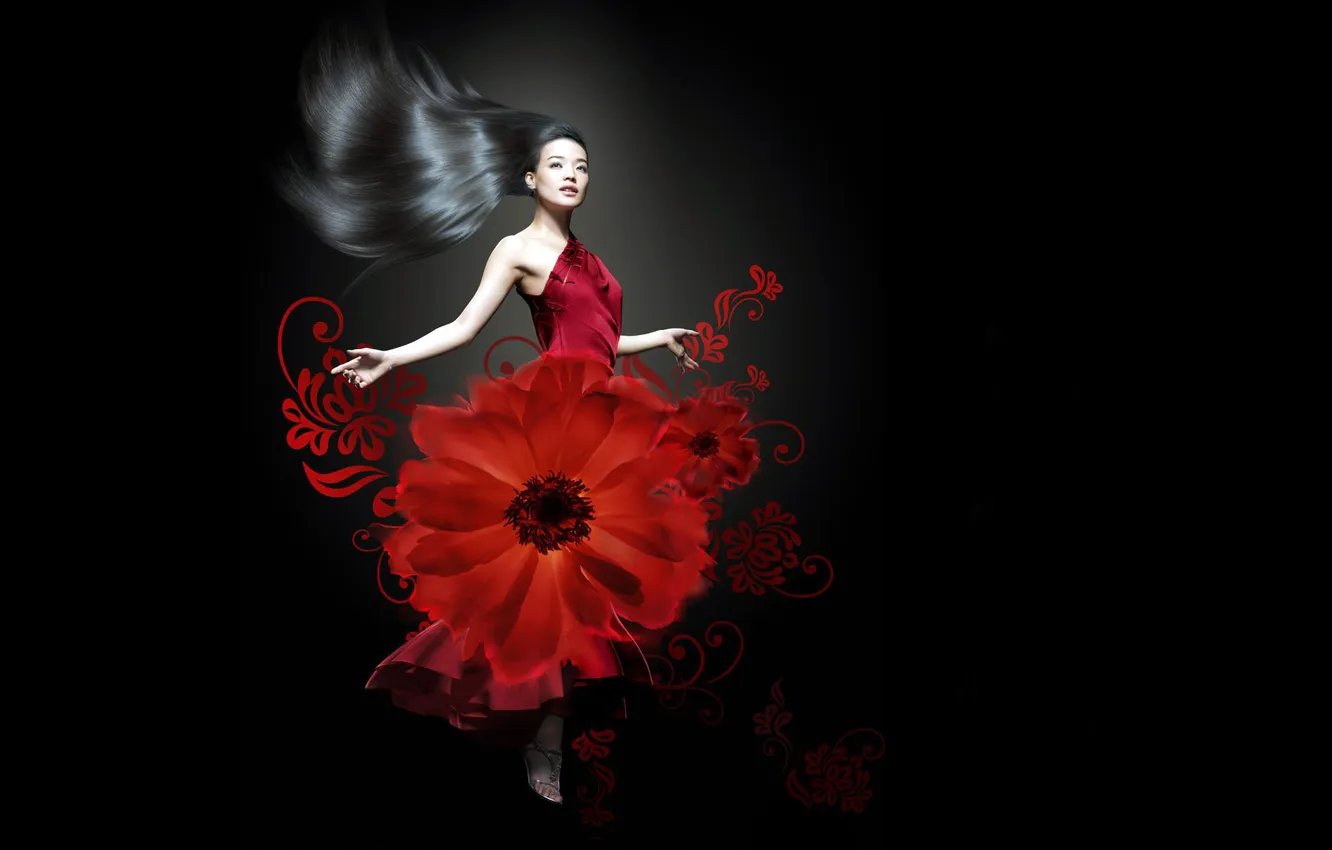 Фото обои цветок, красный, фон, чёрный, платье, брюнетка, азиатка