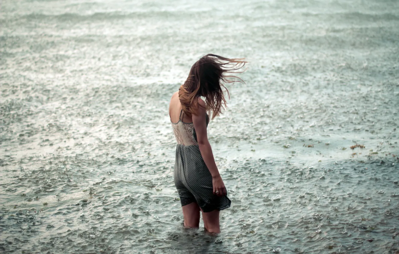 Фото обои вода, девушка, одиночество, дождь, настроение