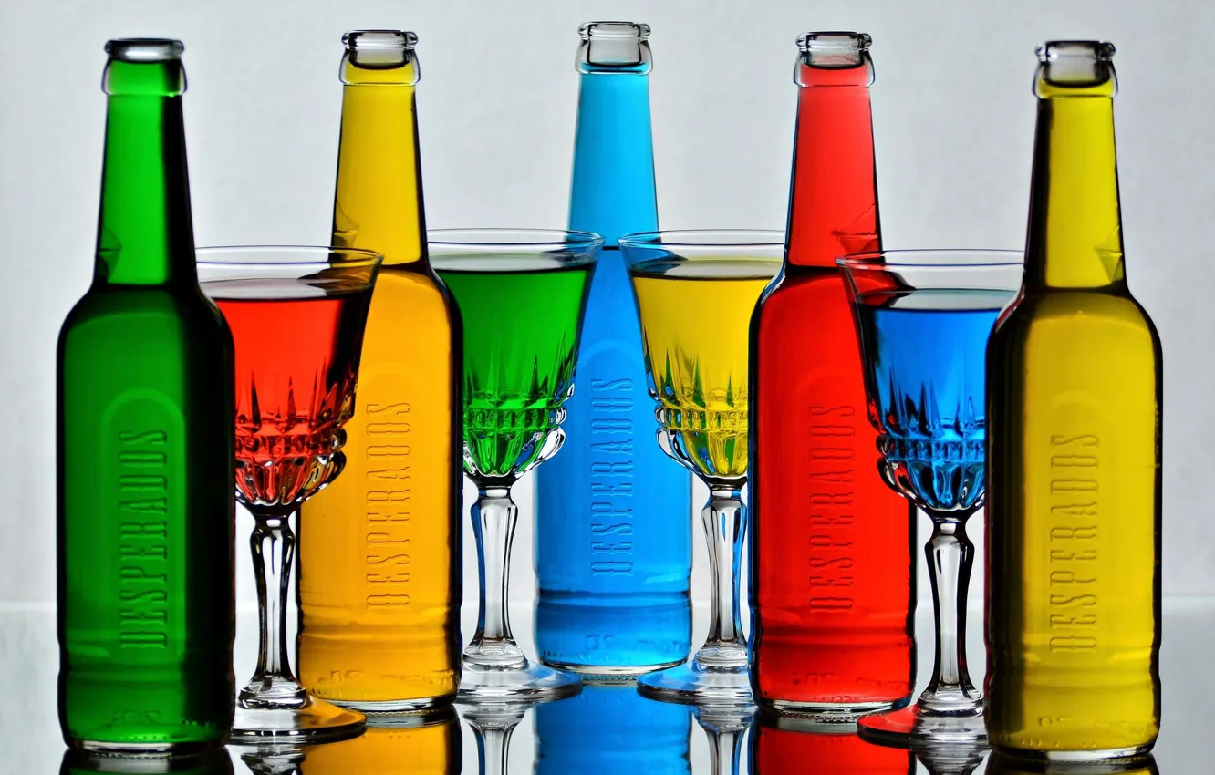 Фото обои бокалы, бутылки, разноцветные