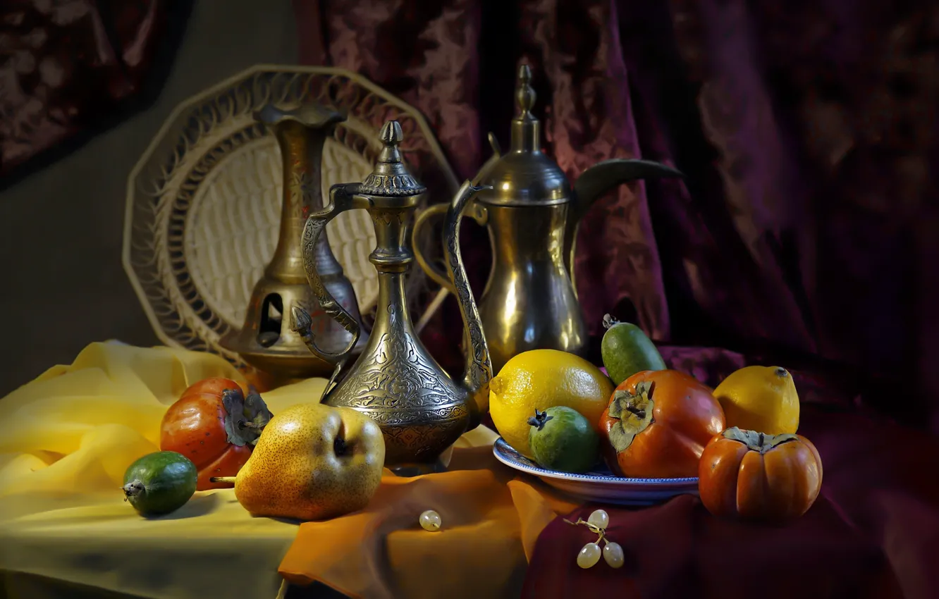 Фото обои фрукты, натюрморт, груши, лимоны, ткани, блюдо, хурма, портьера