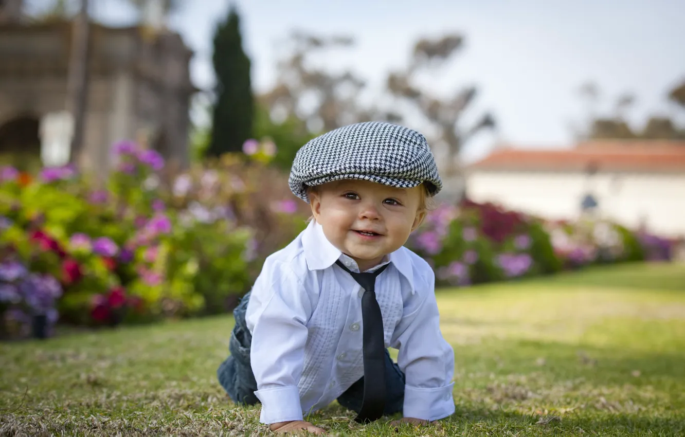 Фото обои улыбка, мальчик, галстук, кепка