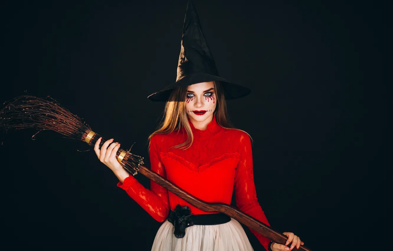 Фото обои осень, девушка, темный фон, праздник, макияж, тыква, Хеллоуин, ведьма