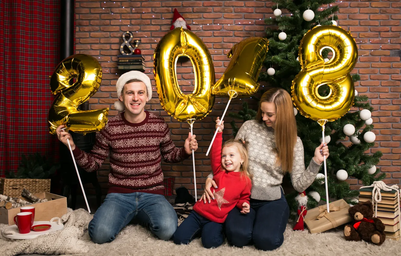 Фото обои праздник, шары, елка, новый год, семья, студия