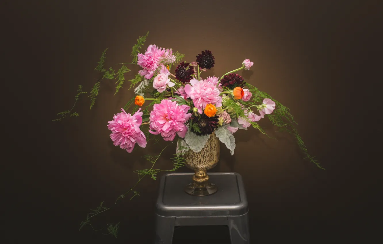 Фото обои цветы, фон, обои, букет, ваза, пионы