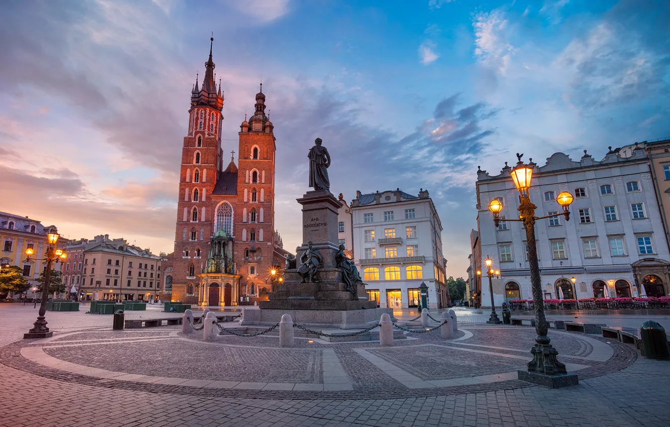 Фото обои здания, площадь, Польша, фонари, памятник, Poland, костёл, Краков