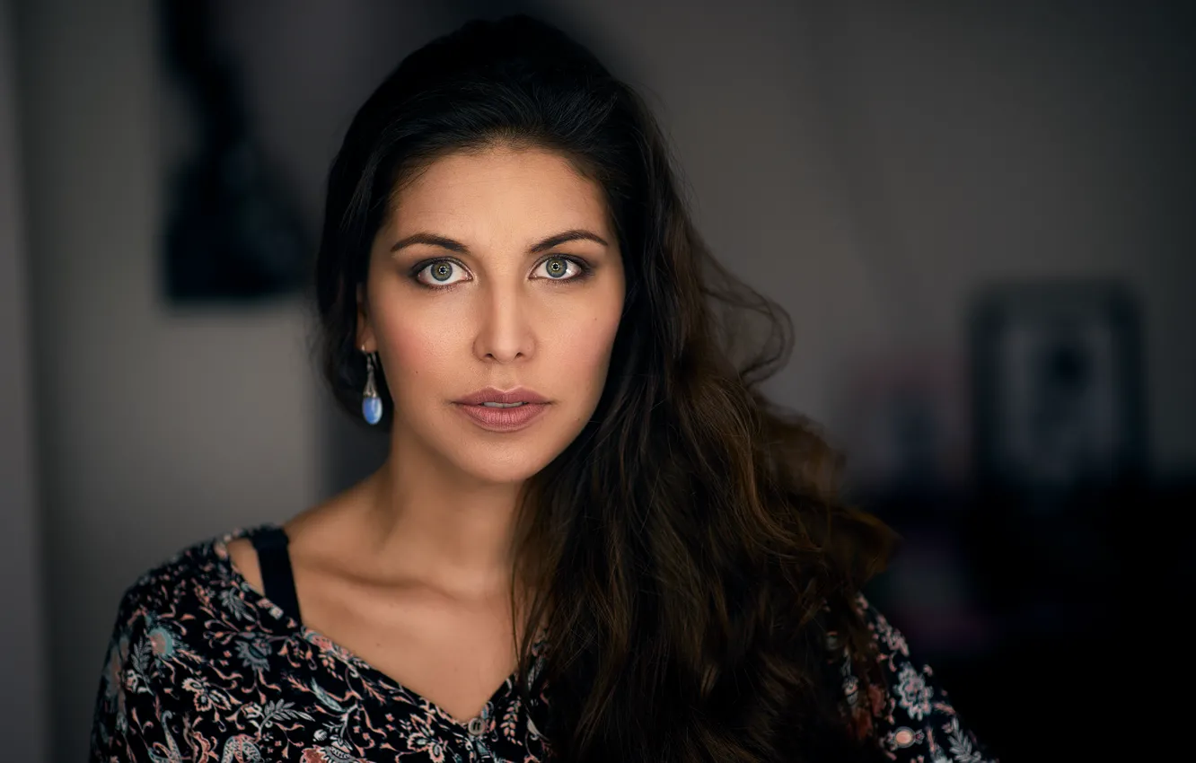 Фото обои глаза, взгляд, лицо, фон, модель, волосы