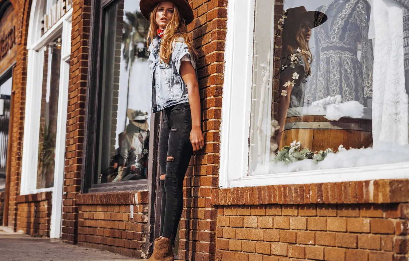 Фото обои hat, woman, young, beautiful, model, jeans, blonde, jacket