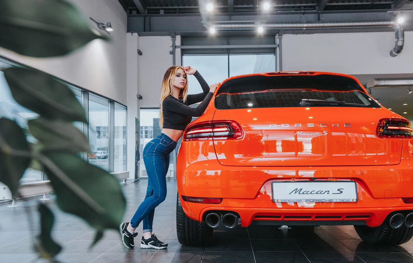 Фото обои машина, авто, поза, джинсы, Porsche, фигура, Антон Харисов, Мария Васильева
