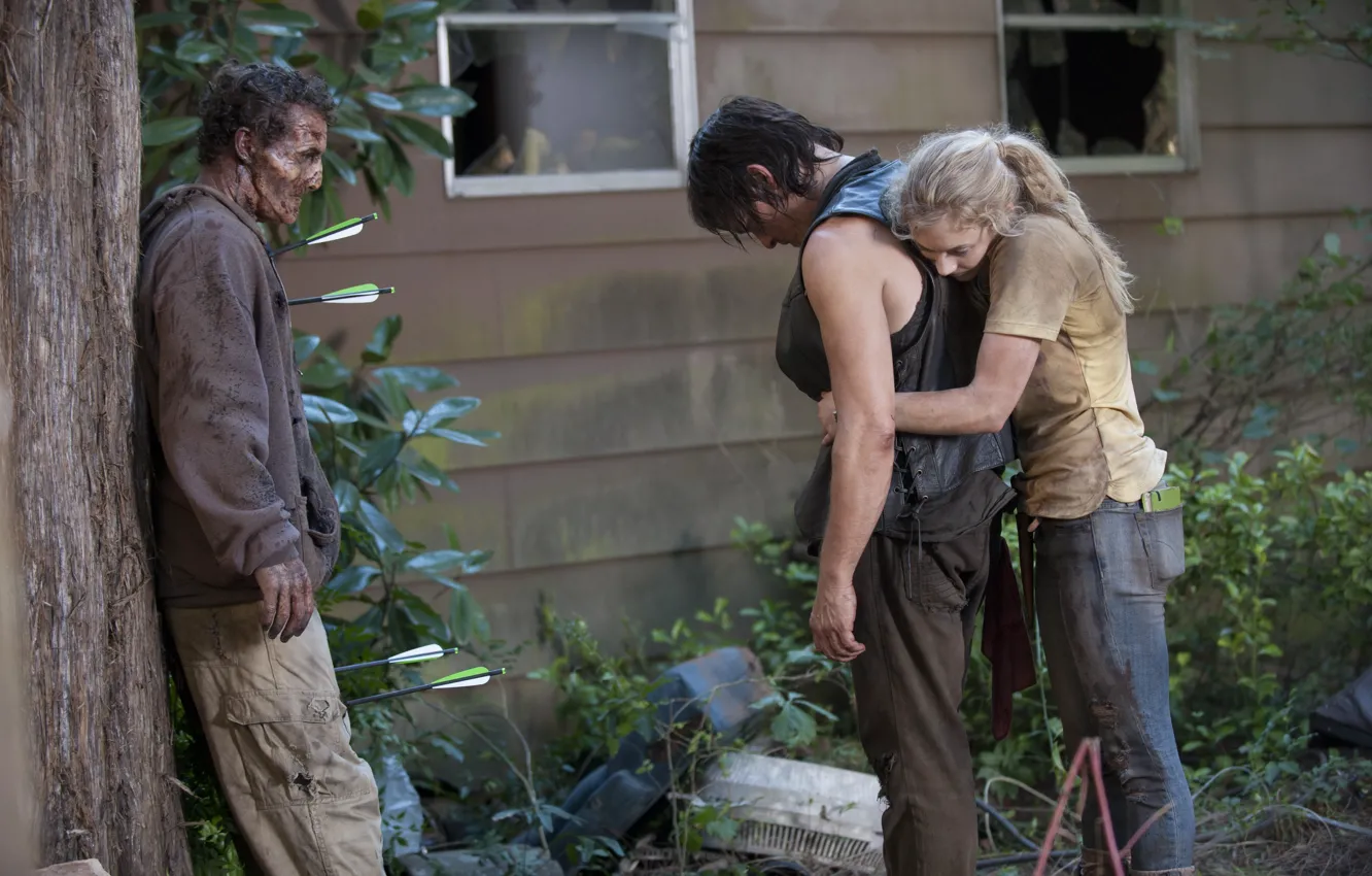 Фото обои 4 сезон, The Walking Dead, Norman Reedus, Emily Kinney