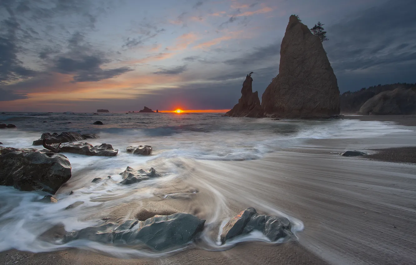 Фото обои море, солнце, закат, камни, скалы, потоки