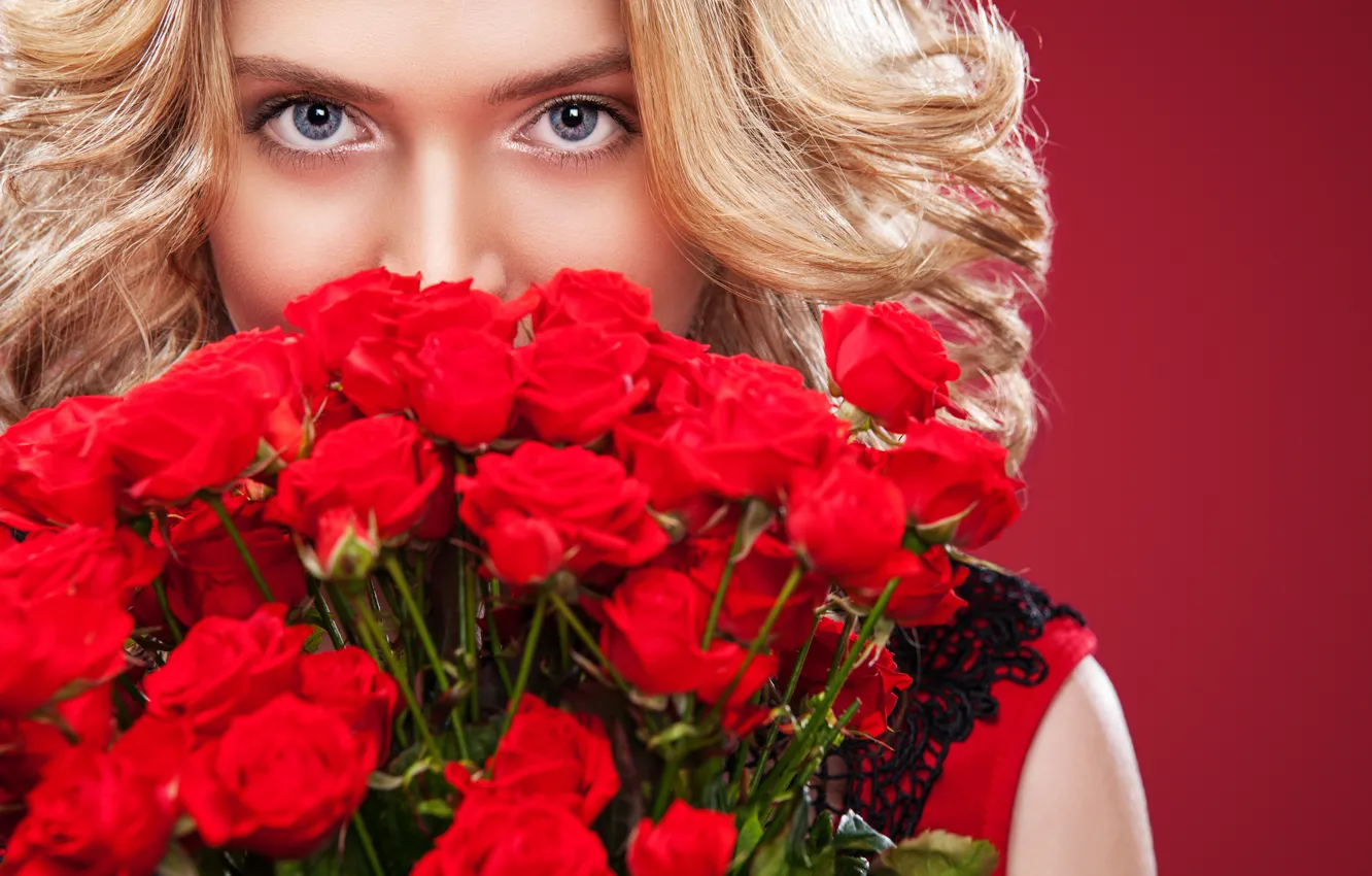 Фото обои девушка, модель, розы, букет, Mykhailo Orlov