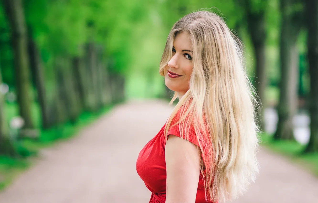 Фото обои взгляд, лицо, улыбка, фон, волосы, Selina