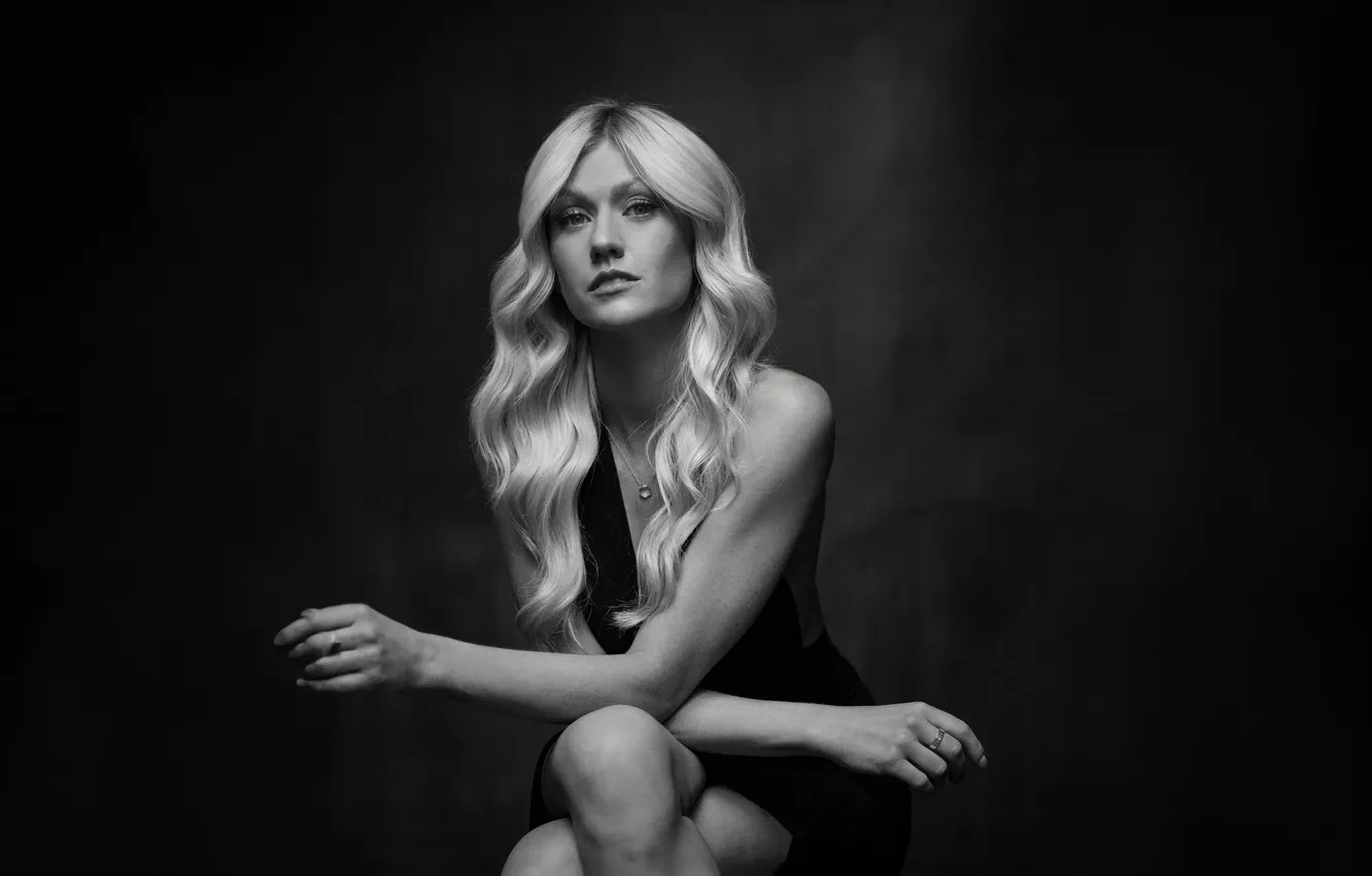 Фото обои взгляд, макияж, фигура, hair, look, черно белая, actress, Katherine McNamara