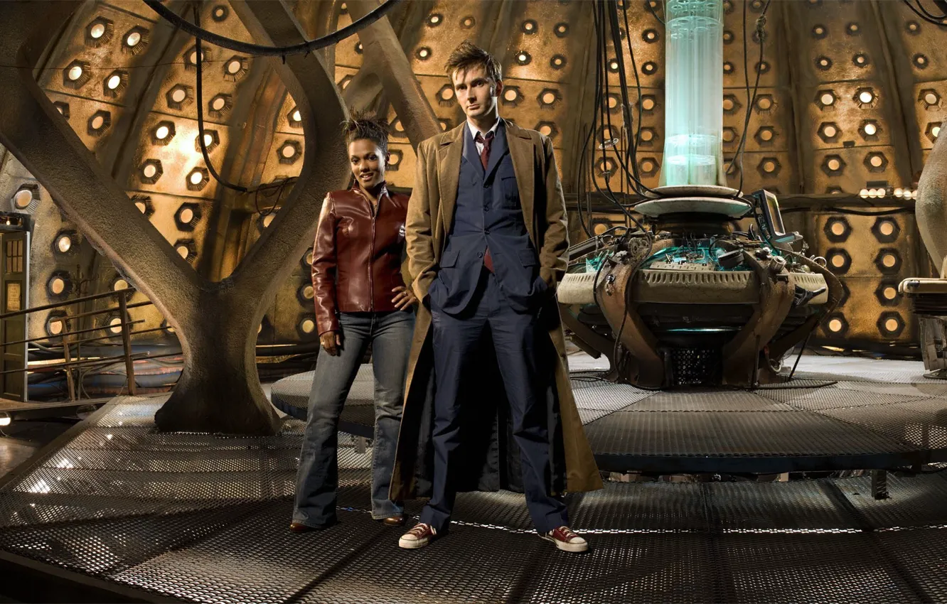 Фото обои кеды, костюм, пальто, платформа, Doctor Who, консоль, Доктор Кто, тардис