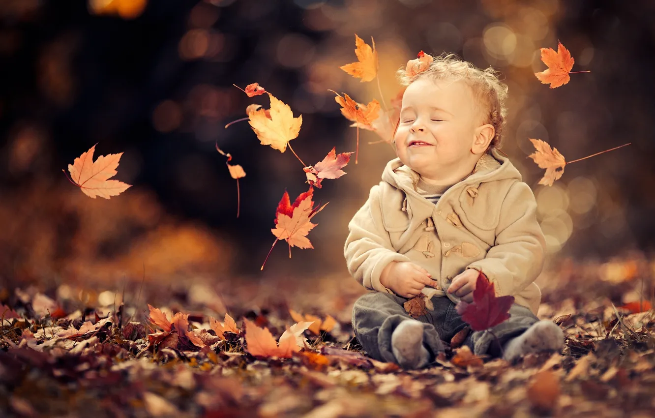 Фото обои осень, листья, настроение, мальчик, ребёнок