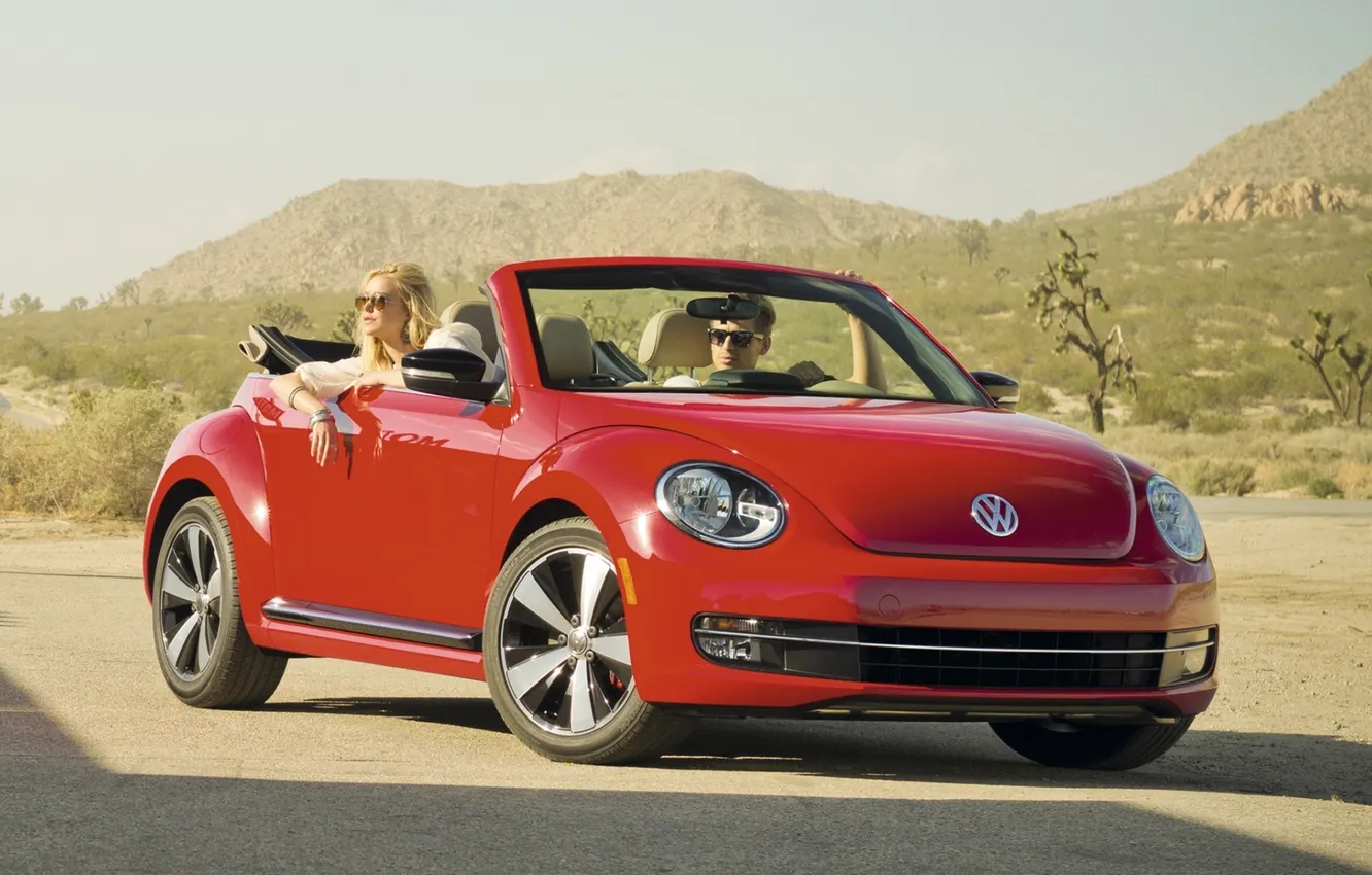 Фото обои девушка, горы, красный, фон, Volkswagen, Жук, парень, кабриолет