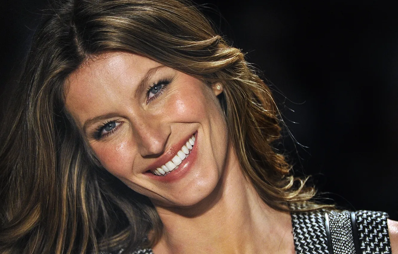 Фото обои взгляд, улыбка, Gisele Bundchen, Жизель Бюндхен