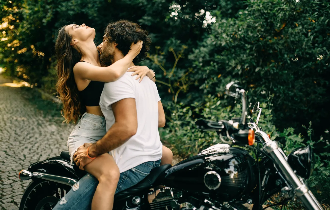 Фото обои девушка, страсть, мотоцикл, парень