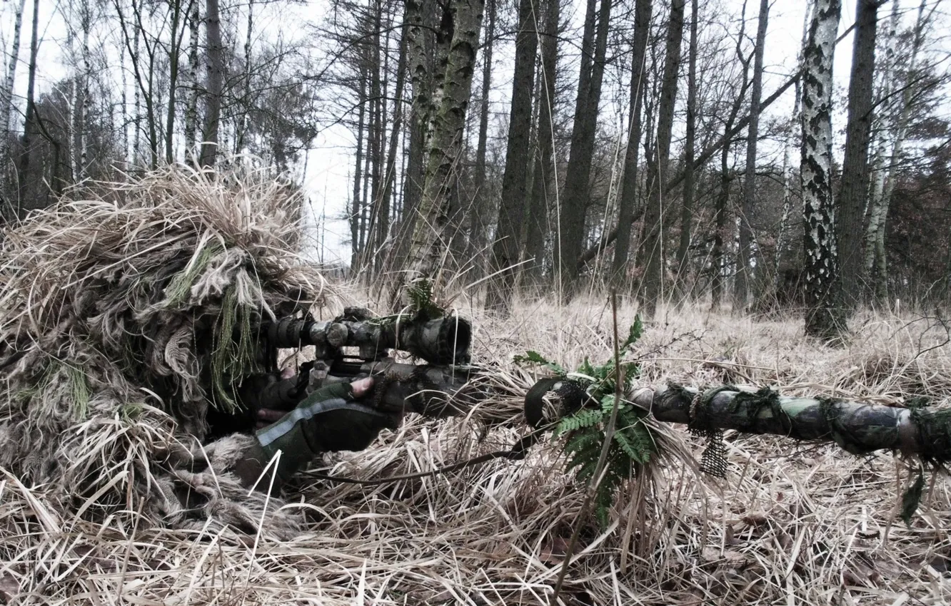Фото обои трава, оружие, маскировка, снайпер, камуфляж, винтовка, профессионал