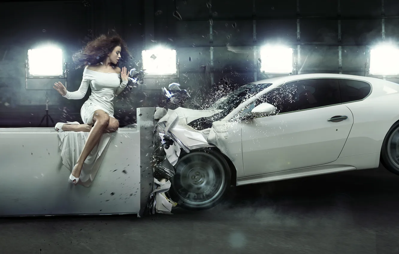 Фото обои машина, авария, девушка, креатив, окно, шатенка