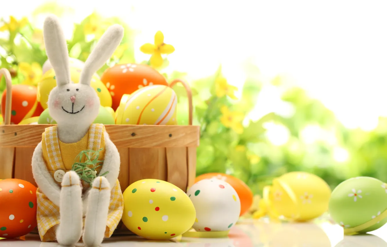Фото обои трава, природа, праздник, корзина, игрушка, заяц, яйца, весна