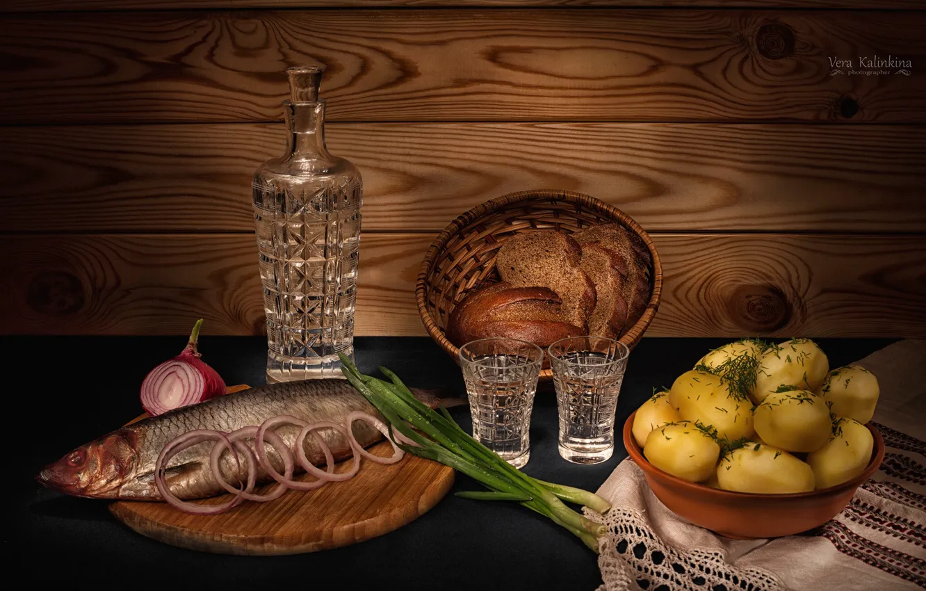 Фото обои лук, хлеб, натюрморт, водка, графин, картофель, селедка
