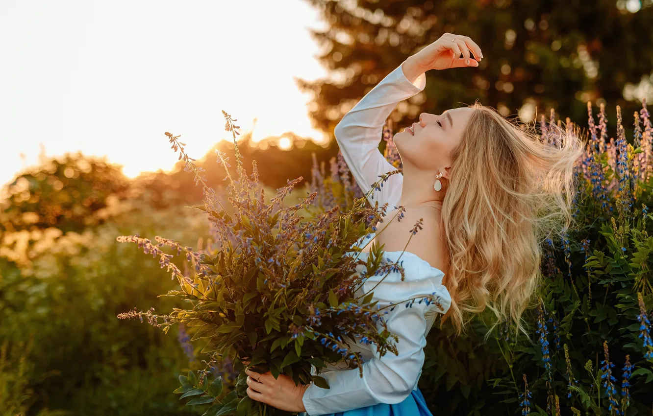 Фото обои sky, trees, field, nature, flowers, model, women, blonde