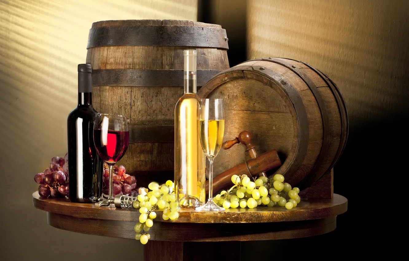 Фото обои вино, красное, белое, бокалы, виноград, бутылки, натюрморт, бочонки