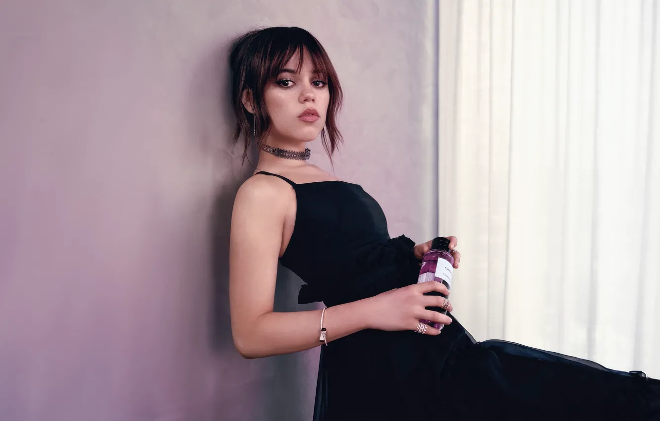 Фото обои girl, dress, look, actress, Jenna Ortega