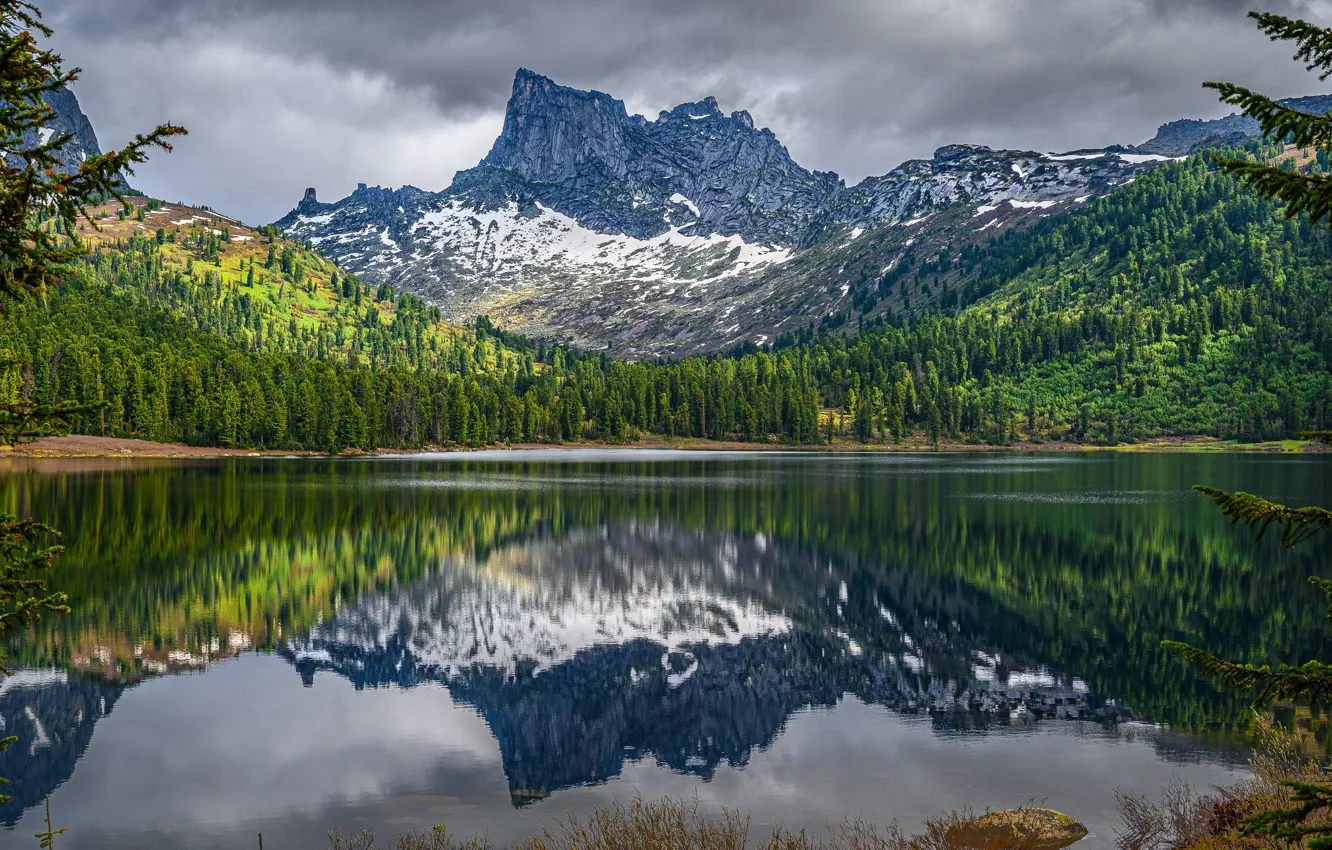 Фото обои лес, горы, озеро, отражение, Россия, Красноярский край, Западный Саян, Озеро Светлое