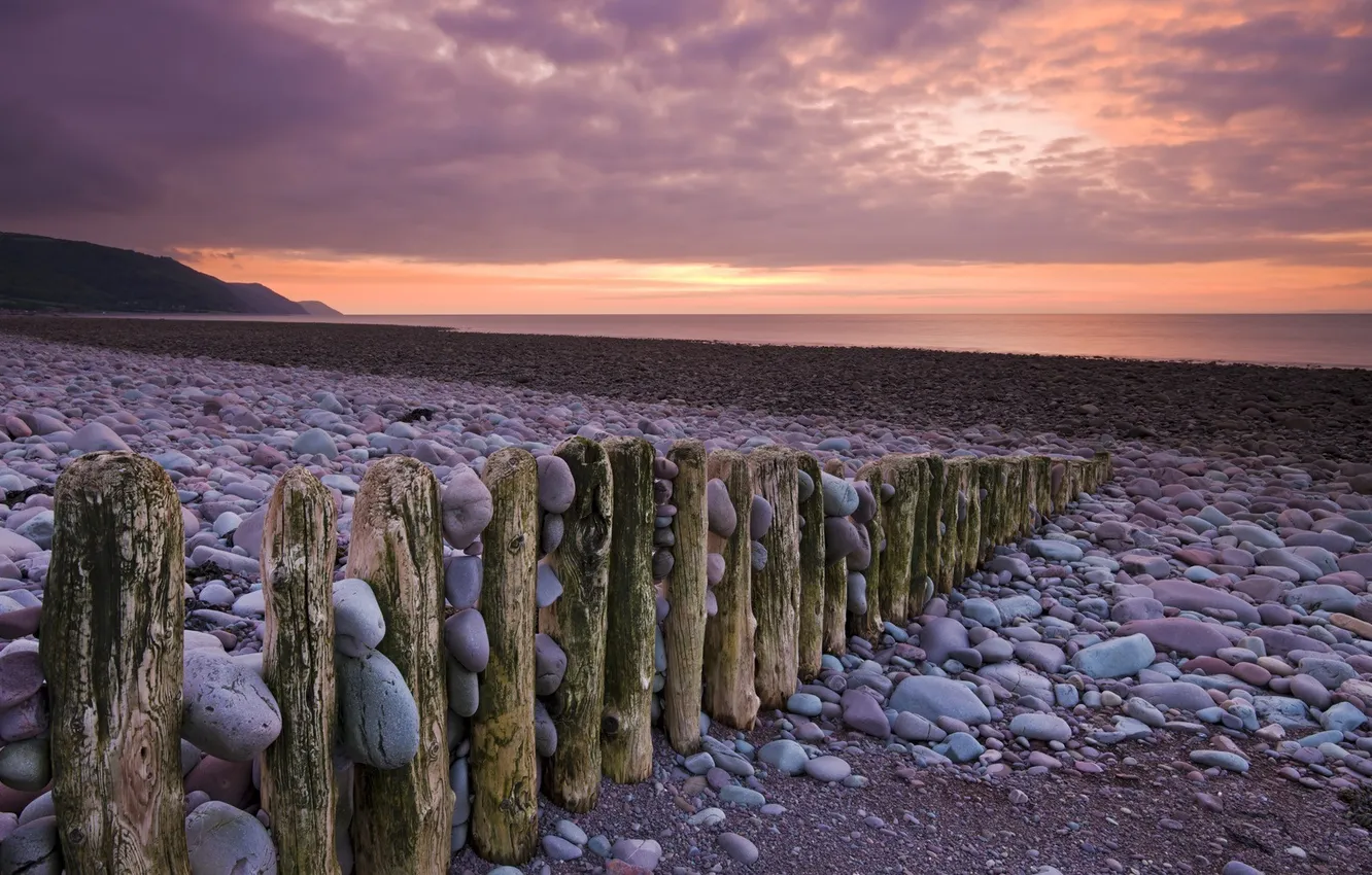 Фото обои галька, камни, берег, Море, сваи