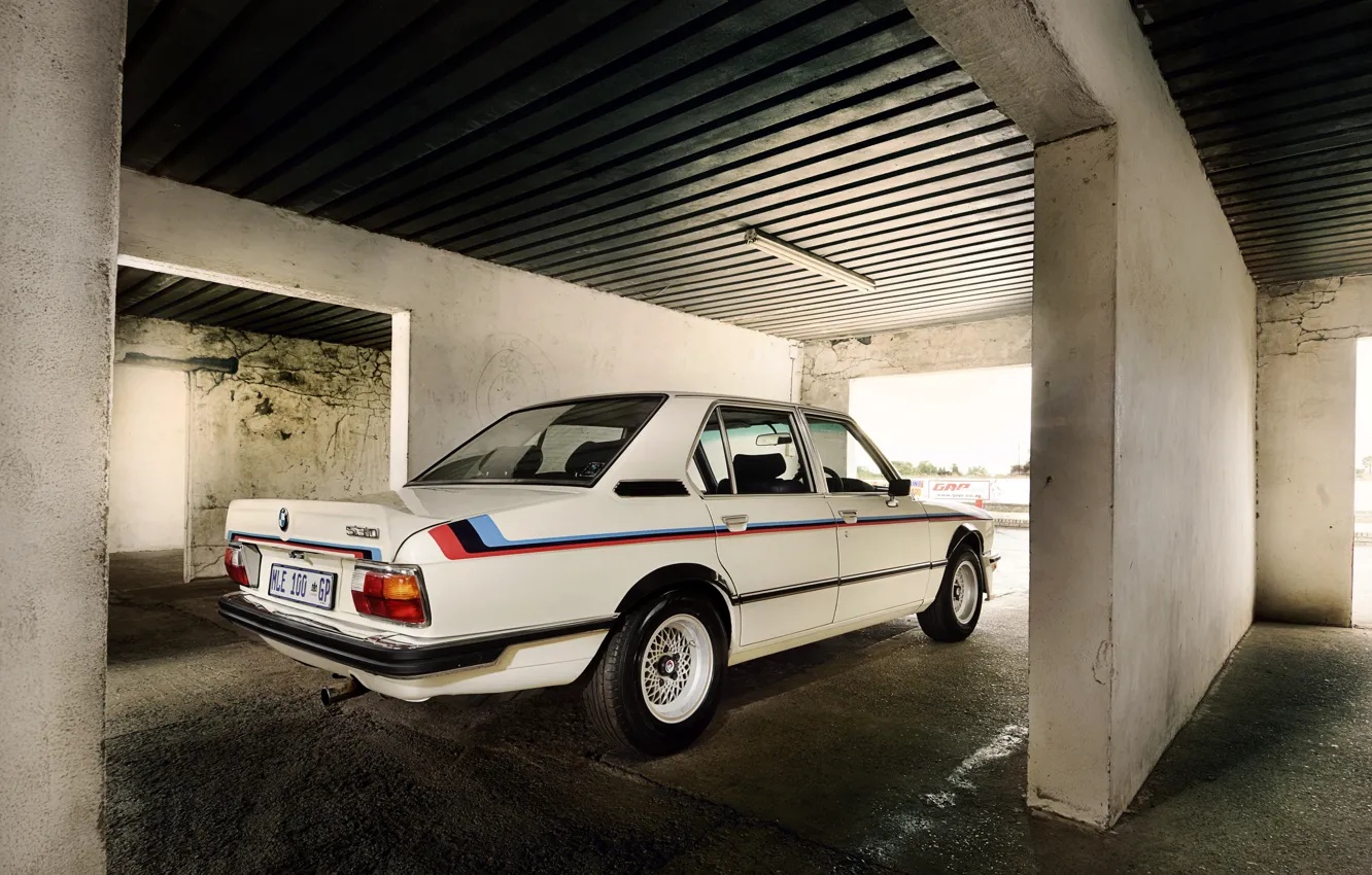 Фото обои BMW, седан, задом, 1976, четырёхдверный, 5-series, E12, 530 MLE