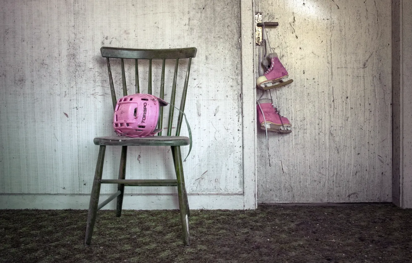 Фото обои стул, шлем, коньки