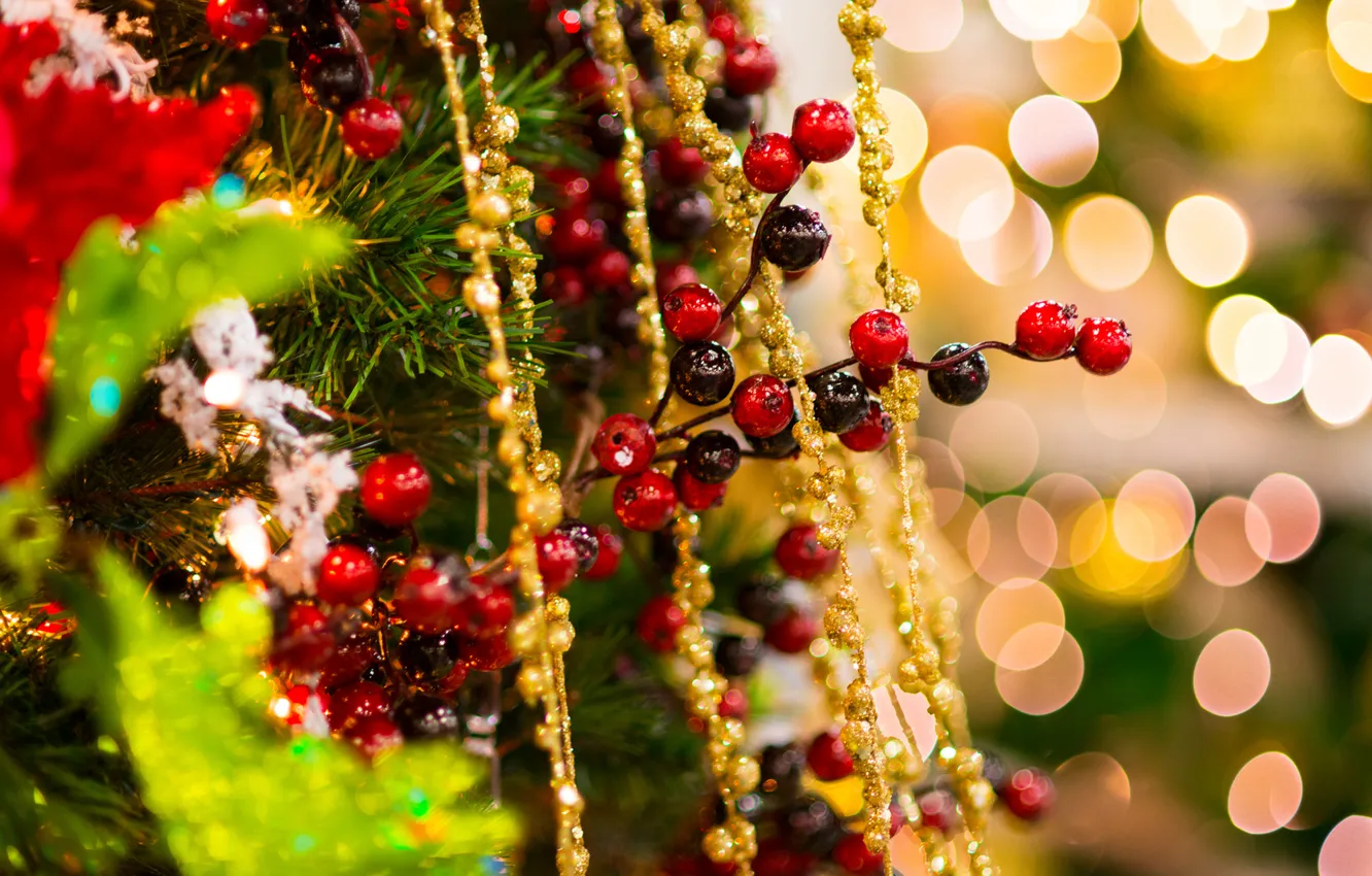 Фото обои зима, украшения, золото, праздник, игрушки, елка, ель, ветка