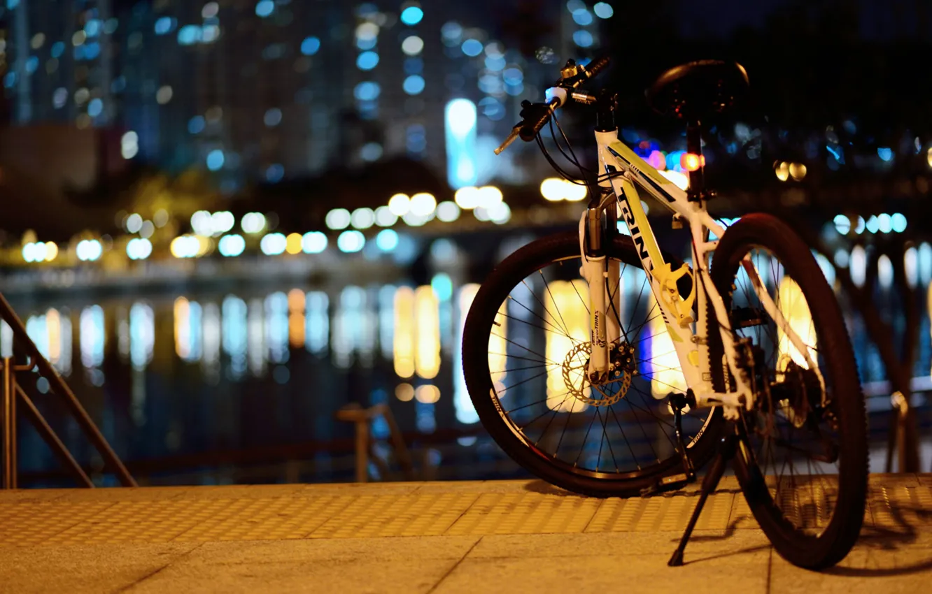 Фото обои ночь, велосипед, город, огни, отражение, улица, Япония, боке