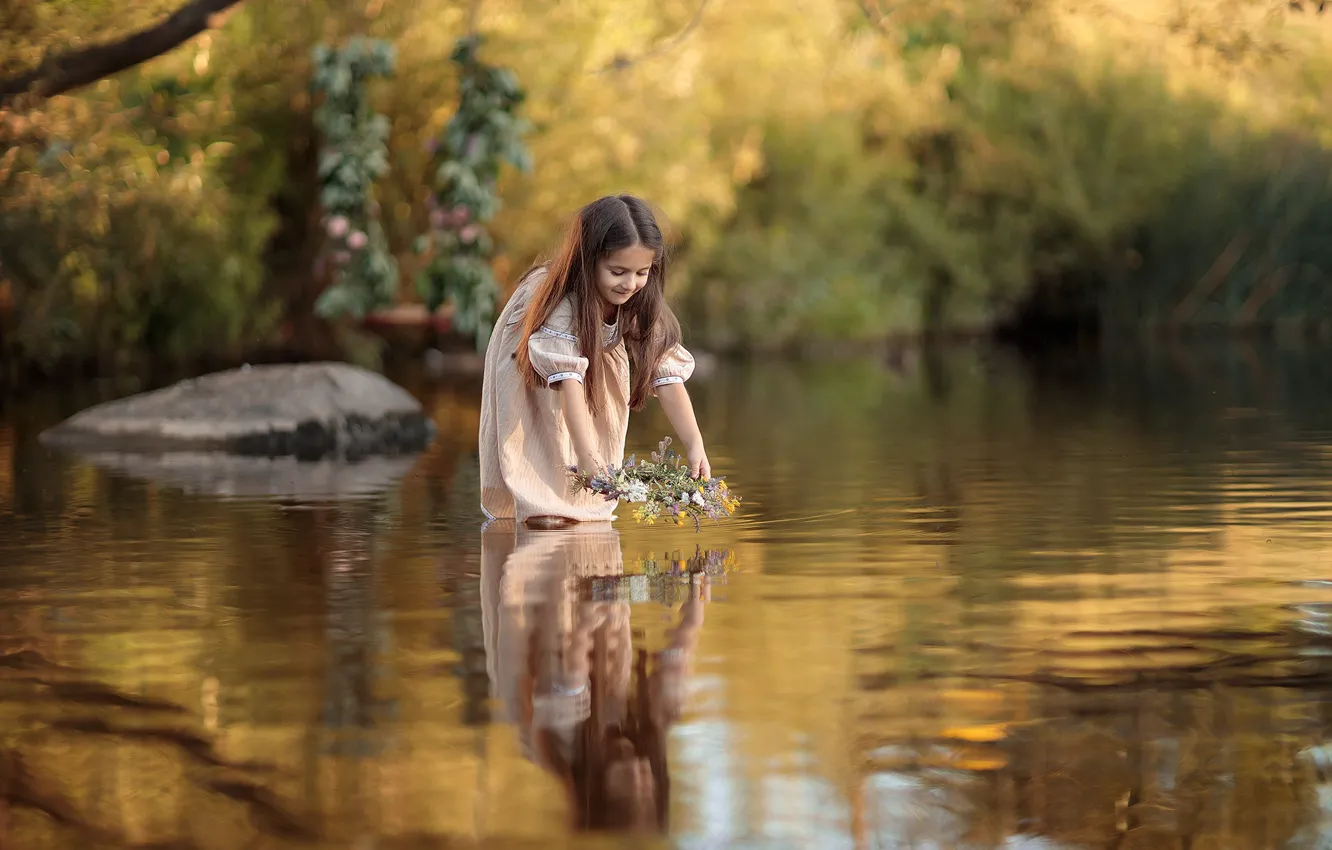 Фото обои лето, вода, природа, платье, девочка, венок, ребёнок, Александр Калинин