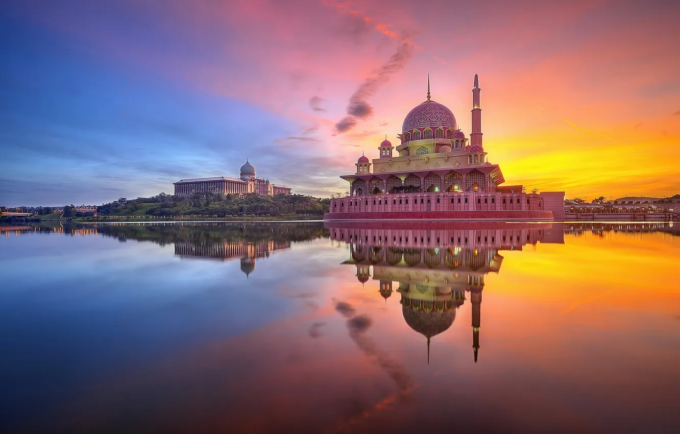Фото обои небо, облака, закат, отражение, зеркало, Малайзия, Мечеть Путра, Putrajaya Озеро