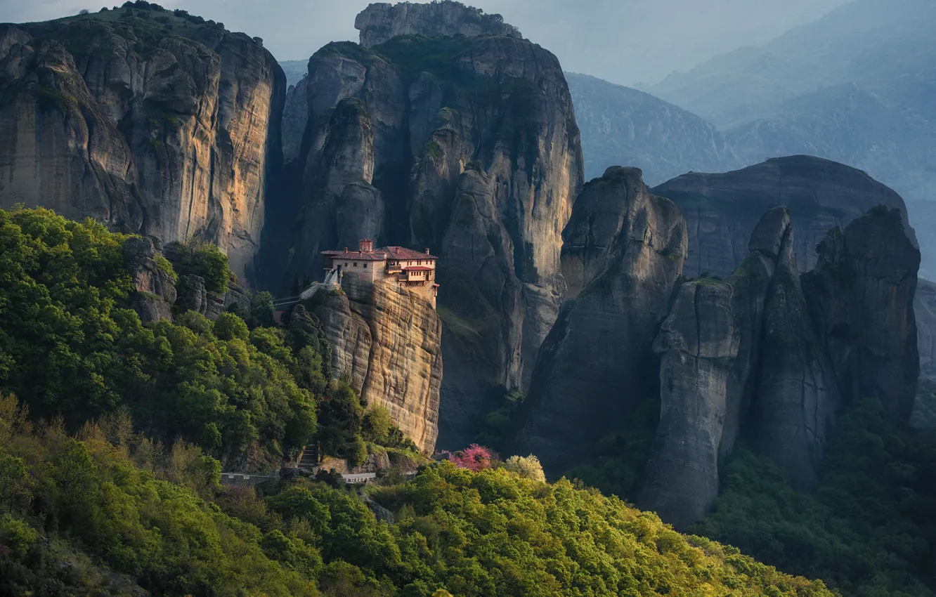 Фото обои пейзаж, горы, природа, скалы, растительность, Греция, леса, монастырь