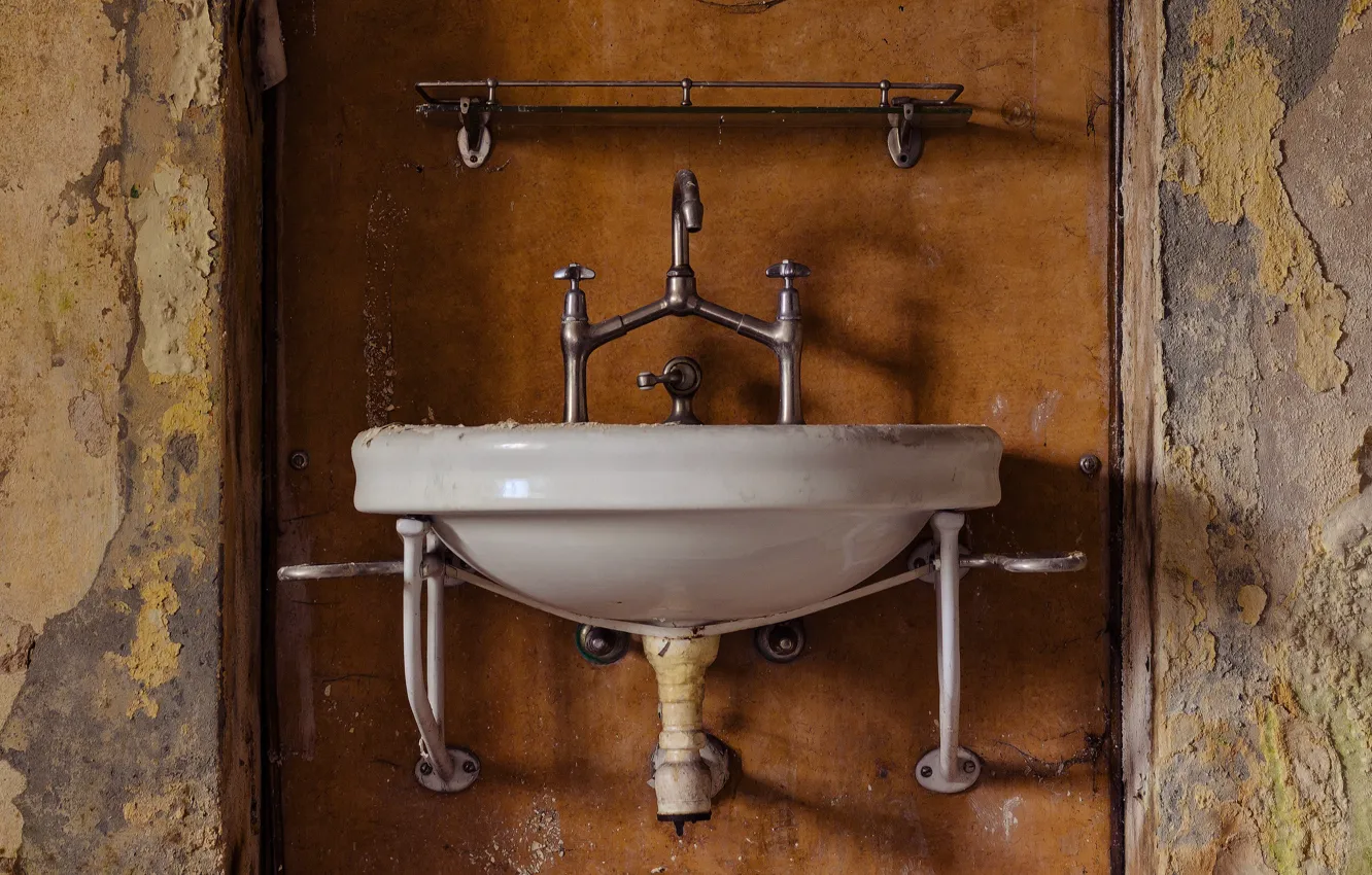 Фото обои bathroom, abandoned, decay, faucet, sink