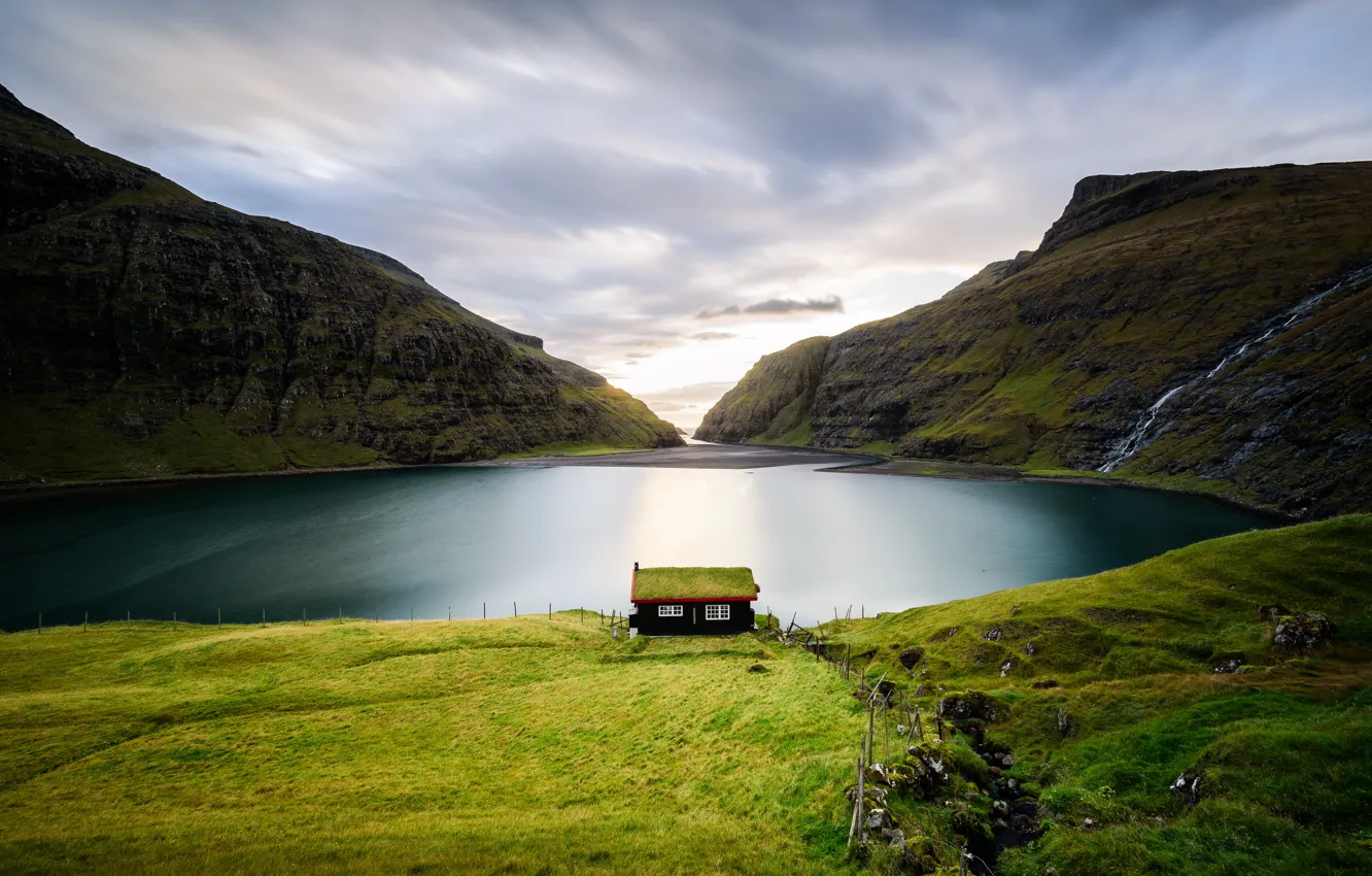 Фото обои горы, озеро, скалы, домик, Исландия, фьорд, Фарерские острова, Фареры