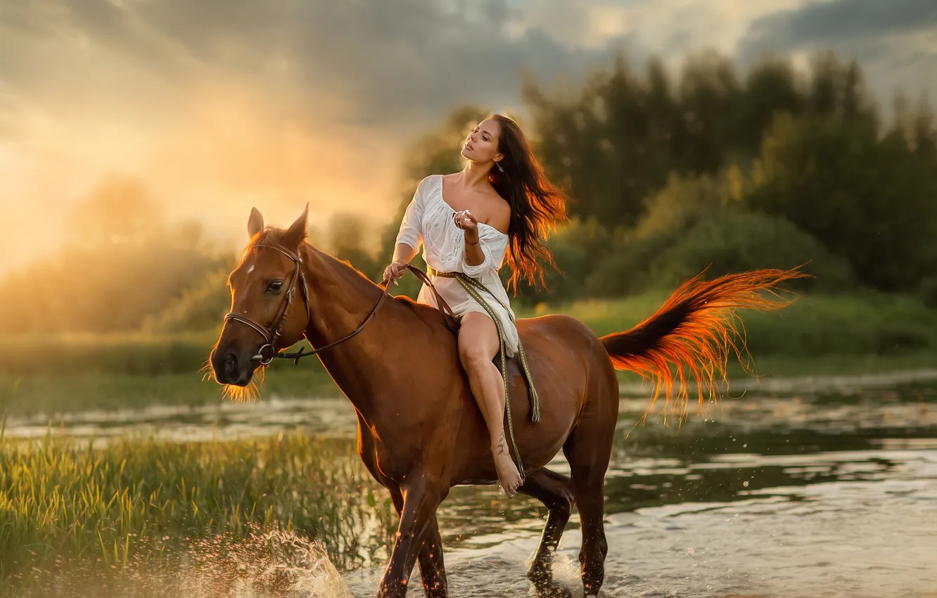 Фото обои ПРИРОДА, ЛОШАДЬ, ЗЕЛЕНЬ, ФИГУРА, РЕЧКА, РАССВЕТ, САРАФАН
